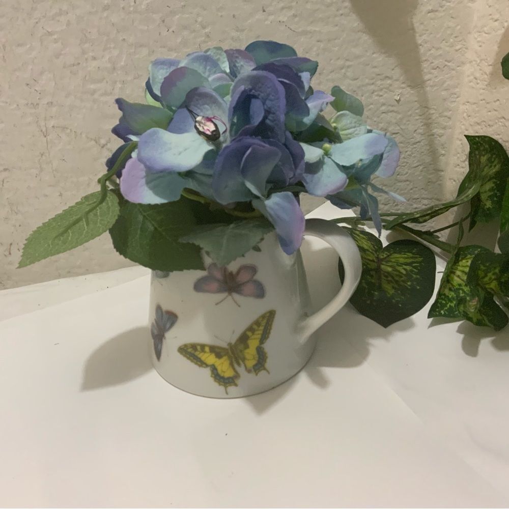 Portmeirion Studio Botanic Butterfly 3.5”  Pitcher with artificial blue flowers